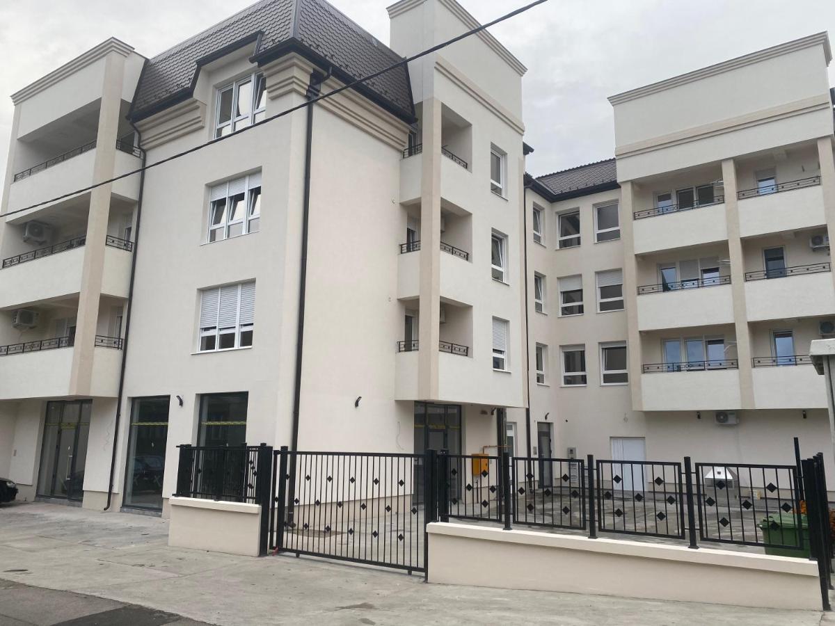 Apartman Mdb Lux Subotica Buitenkant foto