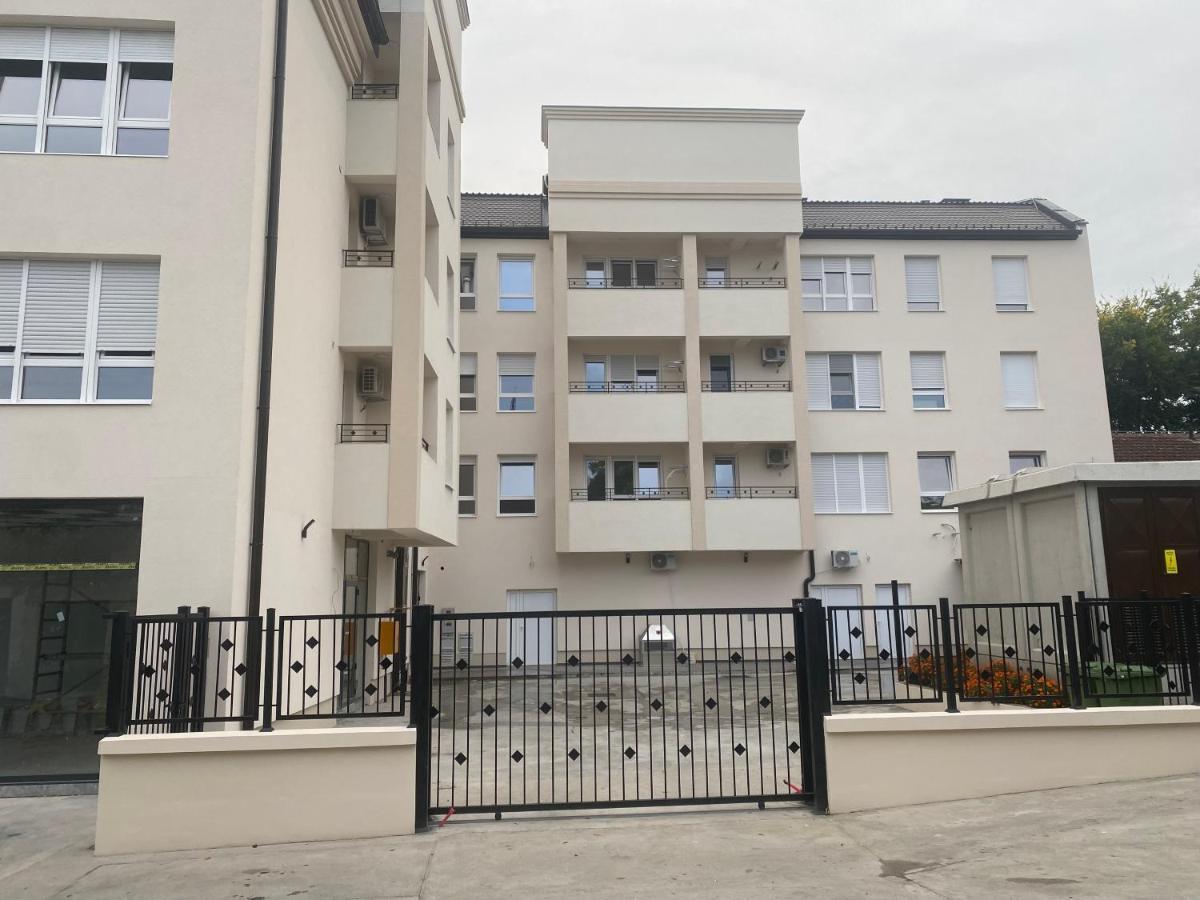 Apartman Mdb Lux Subotica Buitenkant foto
