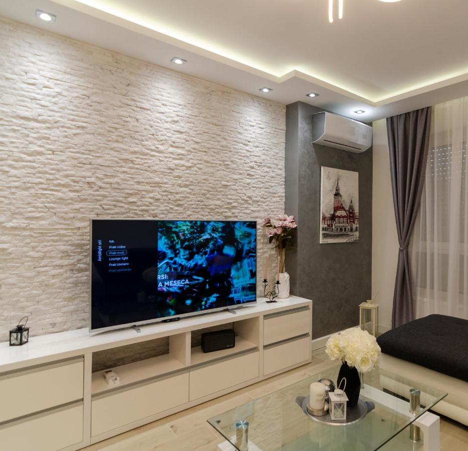 Apartman Mdb Lux Subotica Buitenkant foto