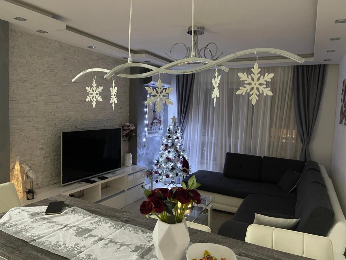 Apartman Mdb Lux Subotica Buitenkant foto